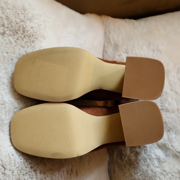 NWOB BP. Brown Synthetic Suede Wooden Heel Ankle Boot-Size 6​​​​​​​​ - Picture 4 of 5